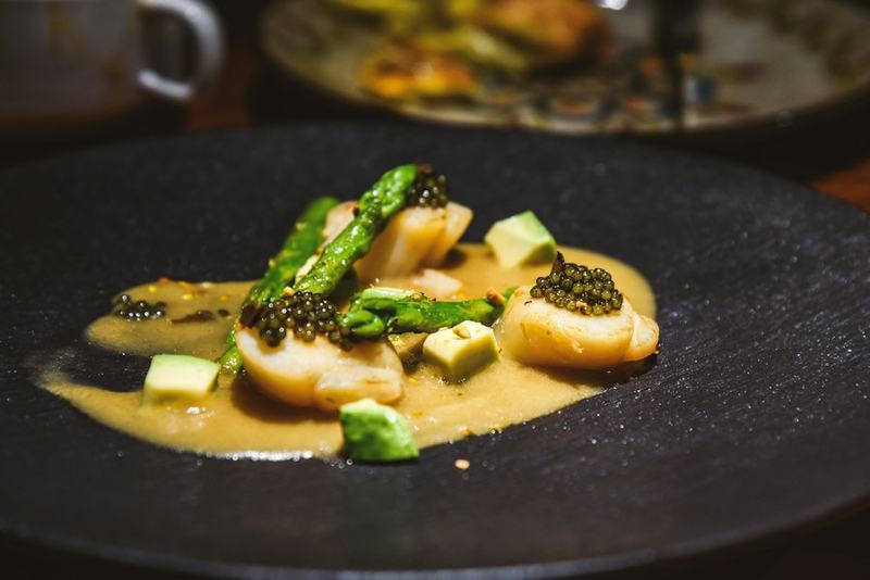 Coquilles met asperges